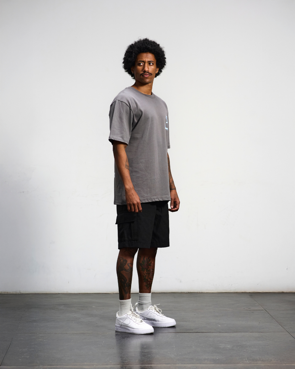 BLACK CARGO SHORTS